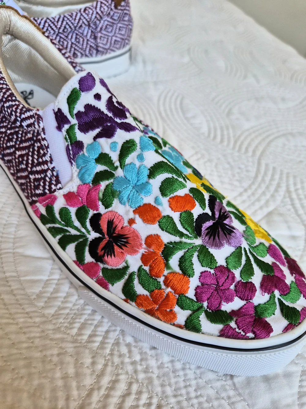 LIKE NEW Ndavaa Embroidered Floral Slip-On Sneakers - Multicolor Mens 8